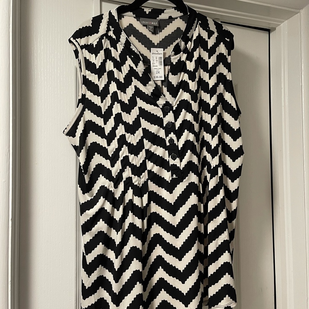 sleeveless tunic/pintucks & button front